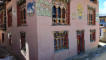 Im Dorf Teoprongchu arbeiten viele Künstler. Auch an den bemalten Häusern ist das sichtbar.